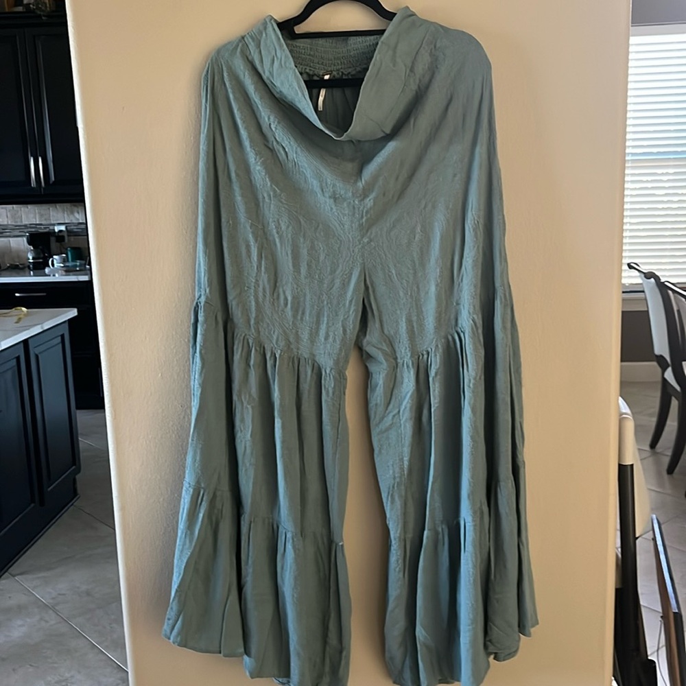 Green wide leg pants